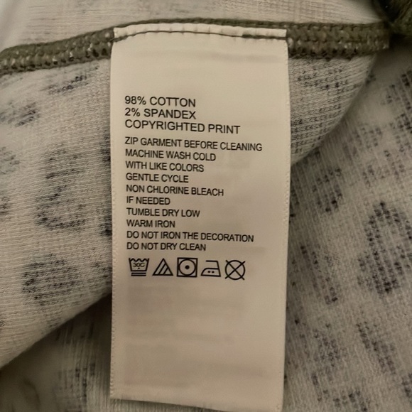 Tommy Bahama Olive green & Black leopard print zip up sweater jacket woman’s SP - Picture 10 of 11